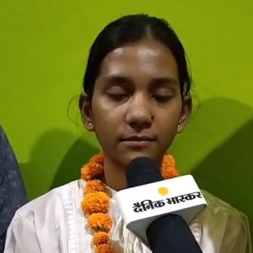 इंटर जिला टॉपर अनुष्का इंजीनियर बनना चाहती हैं:हाईस्कूल की जिला टॉपर कनिष्का बोलीं- सेना में जाकर देश की सेवा करेंगी