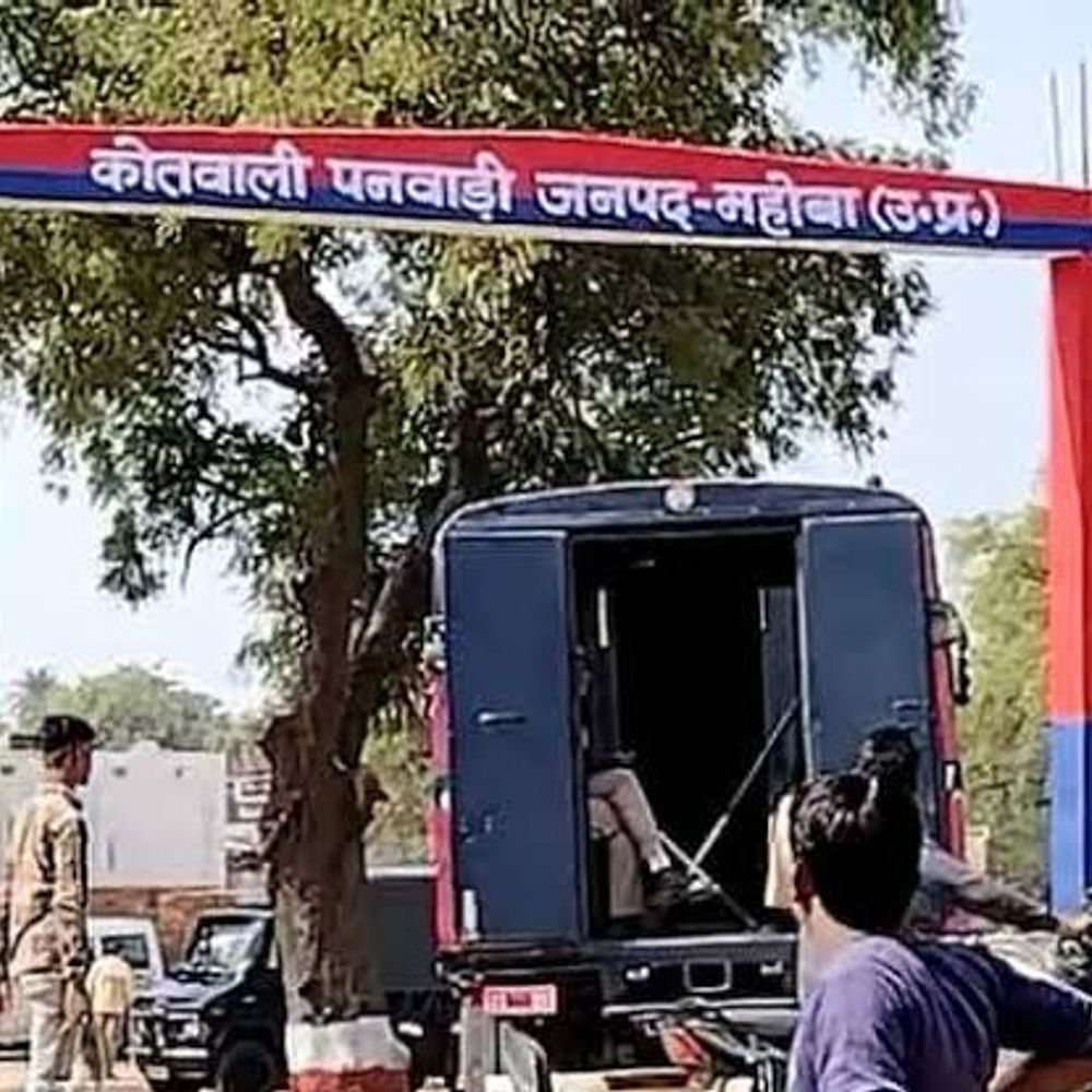 महोबा में ननिहाल में रह रही युवती ने दी जान:शादी के लिए प्रताड़ित, मां की तहरीर पर मामा समेत 4 के खिलाफ केस