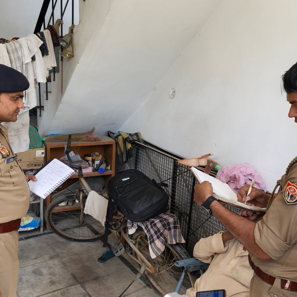 कानपुर में दिन दहाड़े महिला की हत्या के बाद लूट-पाट:बदमाशों ने लेक्चरर की पत्नी की गला रेतकर मारा फिर लूटा कैश और जेवरात