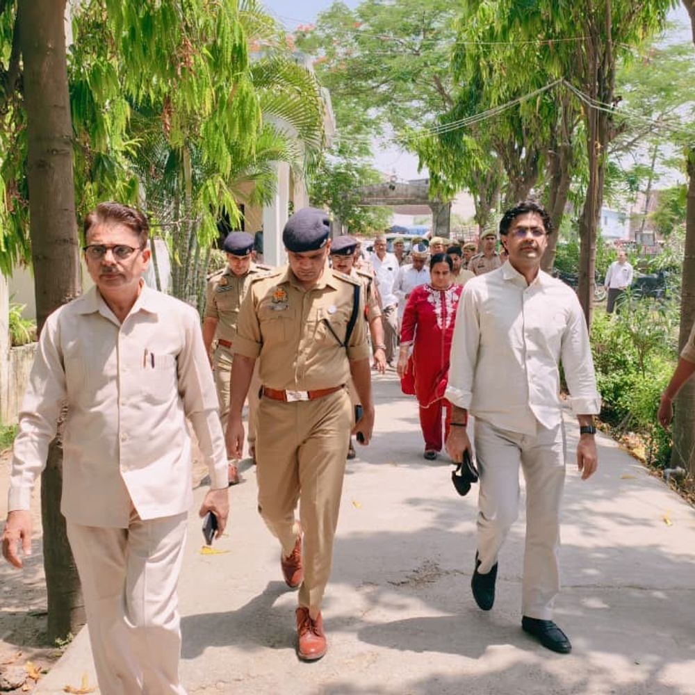 अमरोहा में होमगार्ड भर्ती परीक्षा की तैयारी:डीएम-एसपी ने केंद्रों का निरीक्षण कर दिए कड़े निर्देश