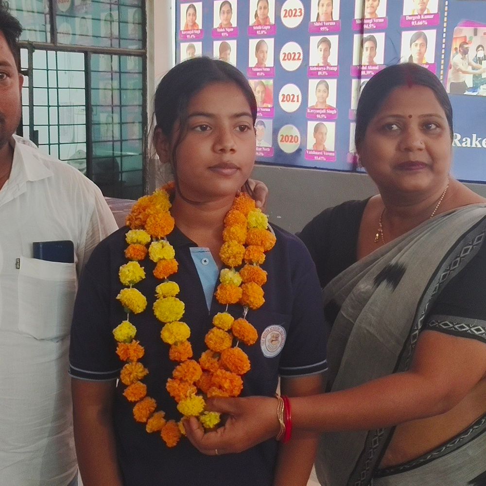 बाराबंकी की अंशिका 10वीं में स्टेट में स्टेट सेकेंड टॉपर:12वीं में श्रेया वर्मा को दूसरा स्थान, पूजा को तीसरा स्थान, यूपी बोर्ड रिजल्ट जारी