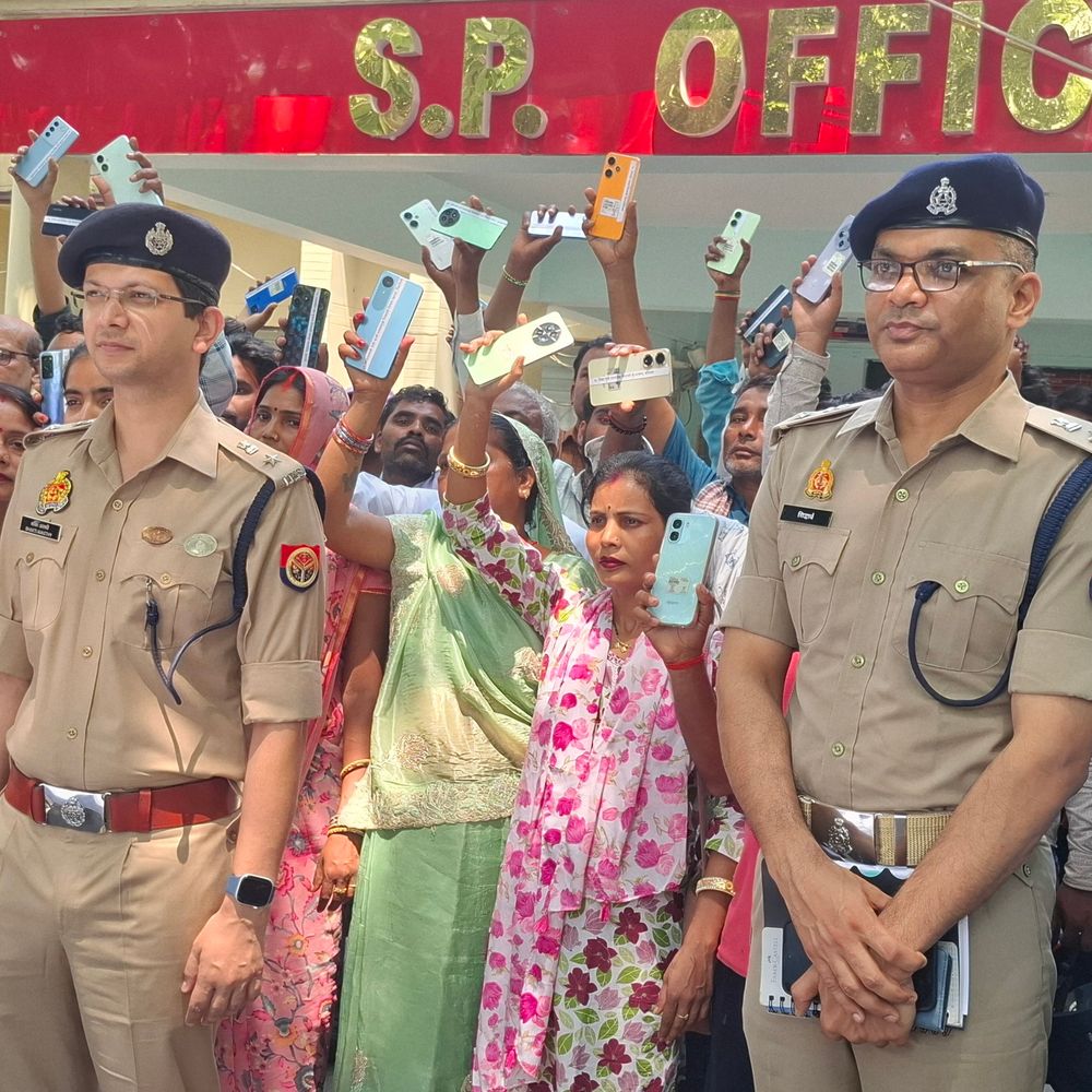 महराजगंज पुलिस ने 101 गुमशुदा मोबाइल बरामद किए:CEIR पोर्टल की मदद से असली मालिकों को सौंपे