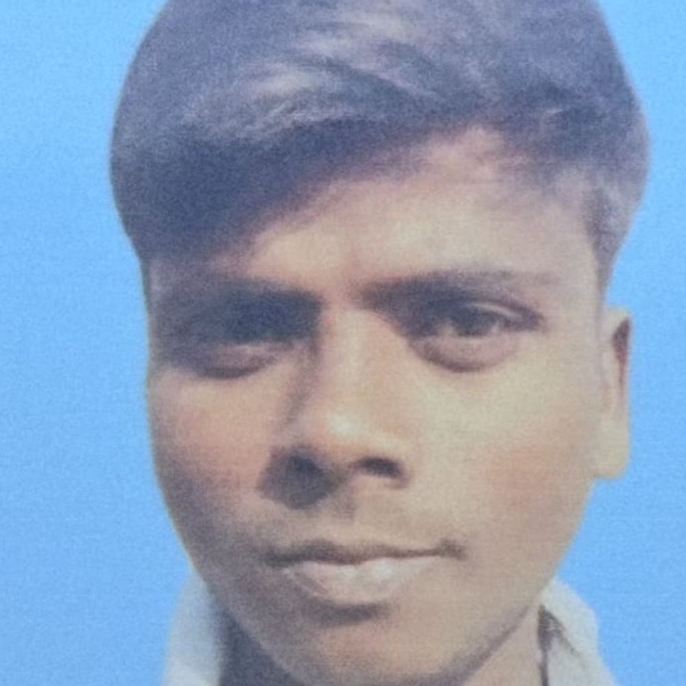 कुशीनगर में डंपर की टक्कर से युवक की मौत:हाटा-कप्तानगंज मार्ग पर हादसे में एक अन्य घायल, गोरखपुर मेडिकल कॉलेज रेफर