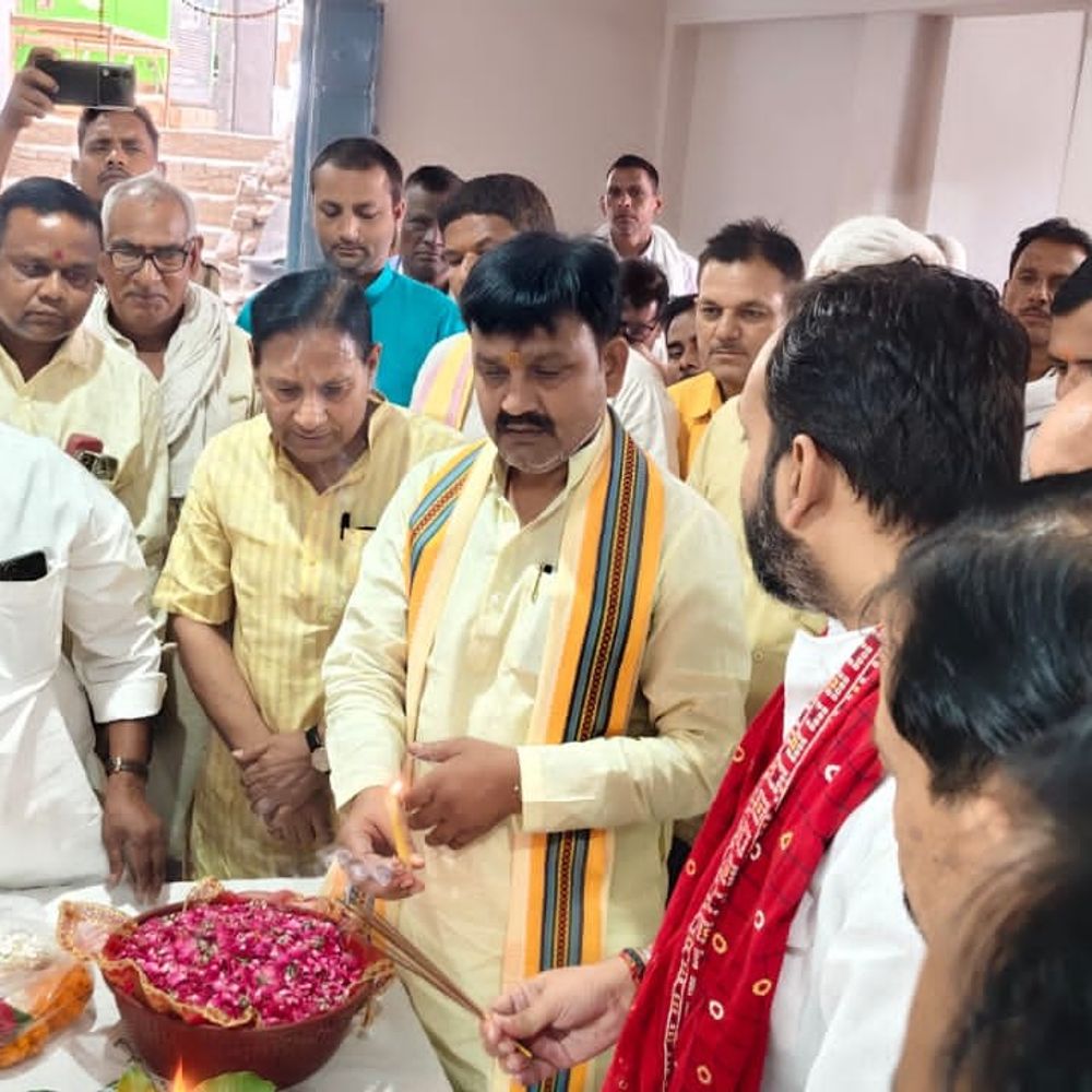 पूर्व मंत्री बच्चा पाठक की पुण्यतिथि बलिया में मनाई गई:वक्ताओं ने कहा - स्व. बच्चा पाठक करिश्माई व्यक्तित्व के धनी थे