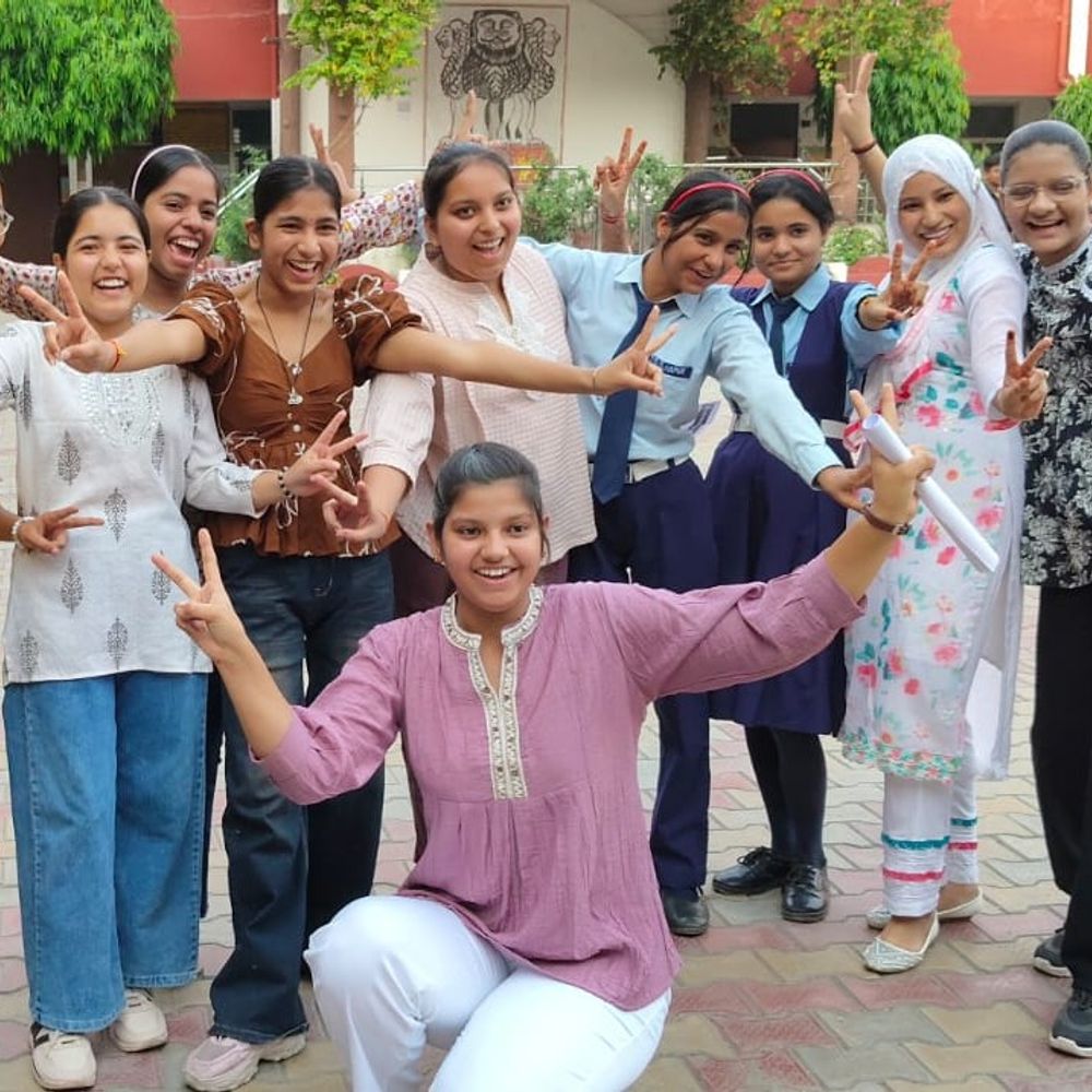 हापुड़ में हाईस्कूल का परिणाम 90.77% रहा:ऋषभ राणा ने किया जिला टॉप, खुशी कश्यप दूसरे और इति गौतम तीसरे नंबर पर रहीं