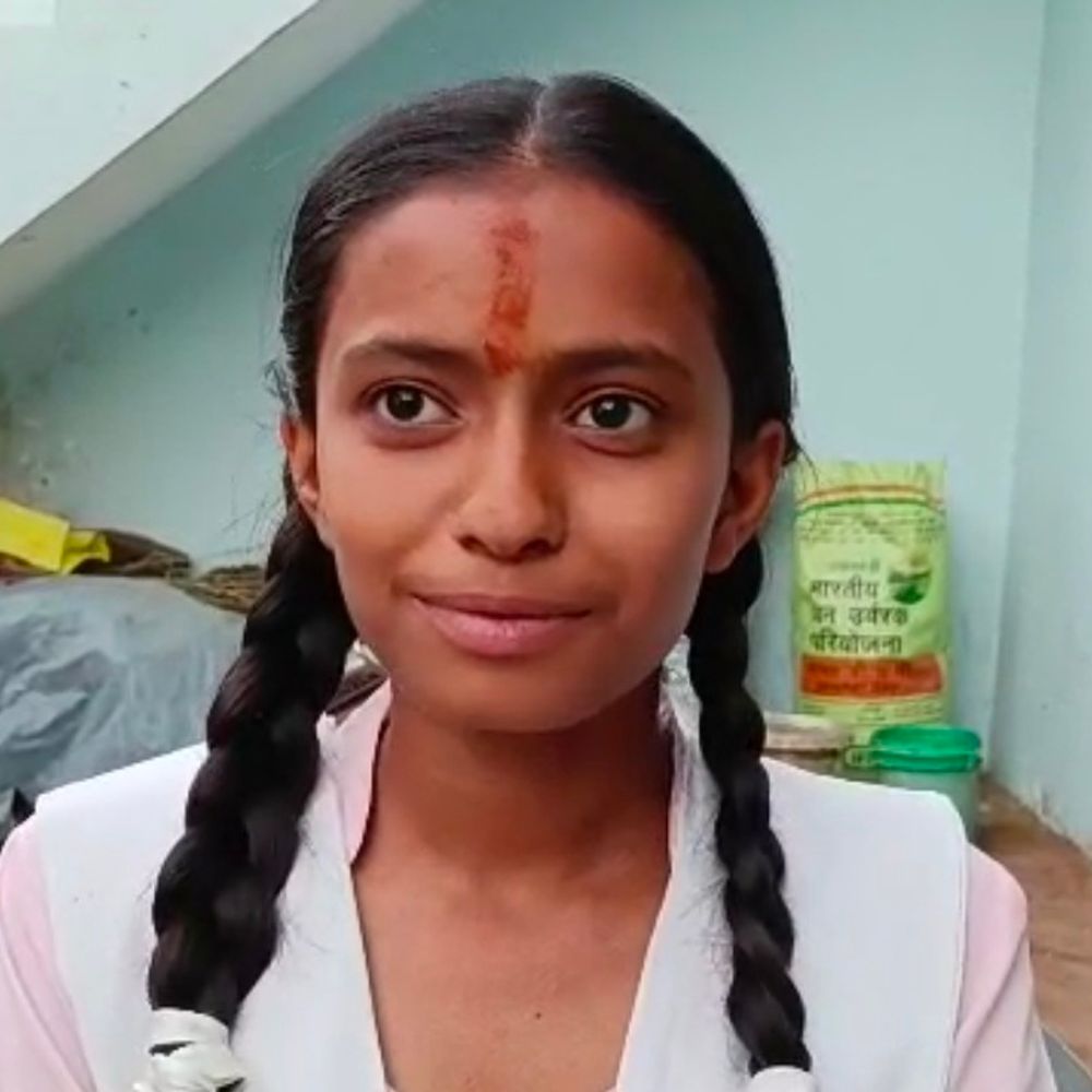 फर्रुखाबाद की दो छात्राएं यूपी बोर्ड टॉप-10 में शामिल:अंशिका को चौथा, रिधिमा को सातवां स्थान मिला