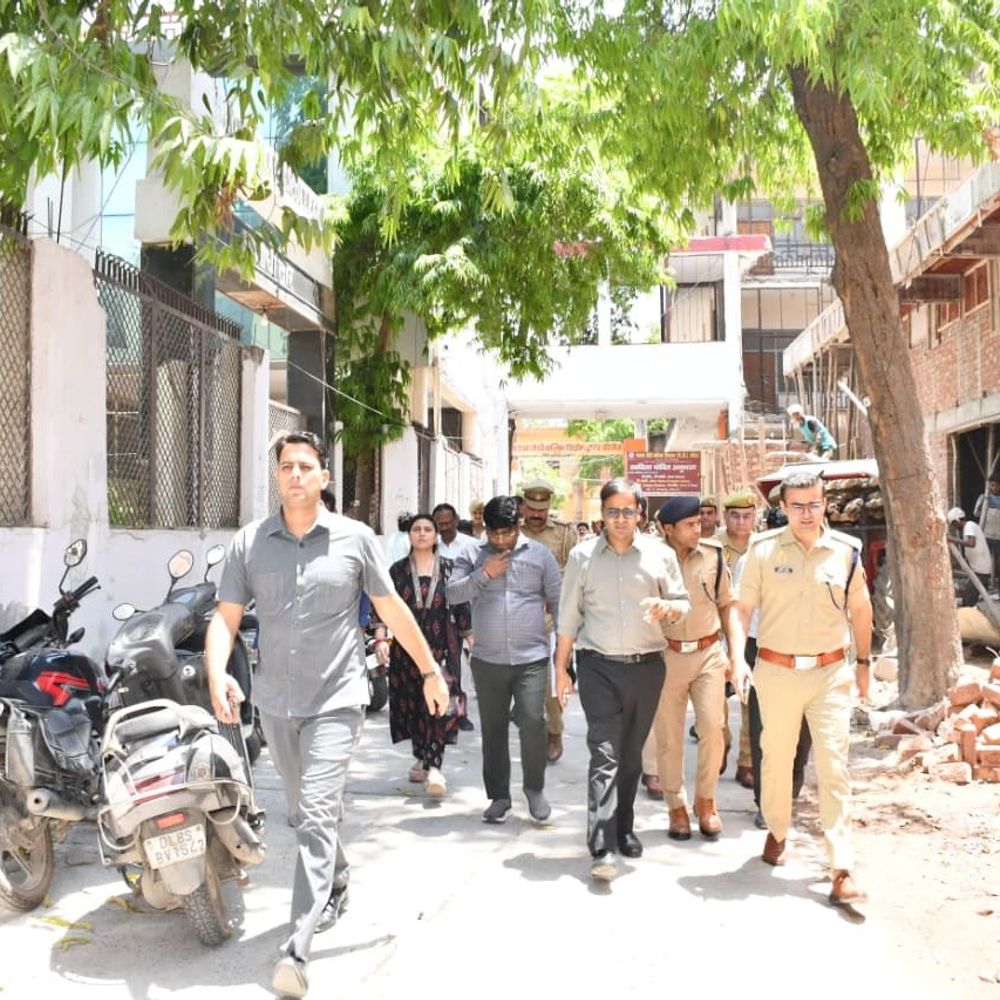 DM-SSP ने होमगार्ड भर्ती परीक्षा केंद्रों का निरीक्षण किया:फिरोजाबाद में 6 केंद्र बनाए गए, 25 से 27 अप्रैल तक होगी परीक्षा