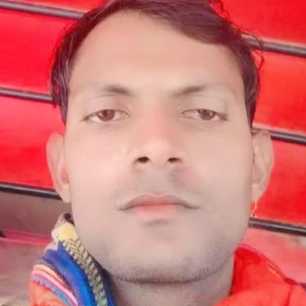 संभल में टेंपो चालक की सड़क हादसे में मौत:शादी समारोह से लौटते समय वाहन ने मारी टक्कर, चार छोटे बच्चों का पिता था