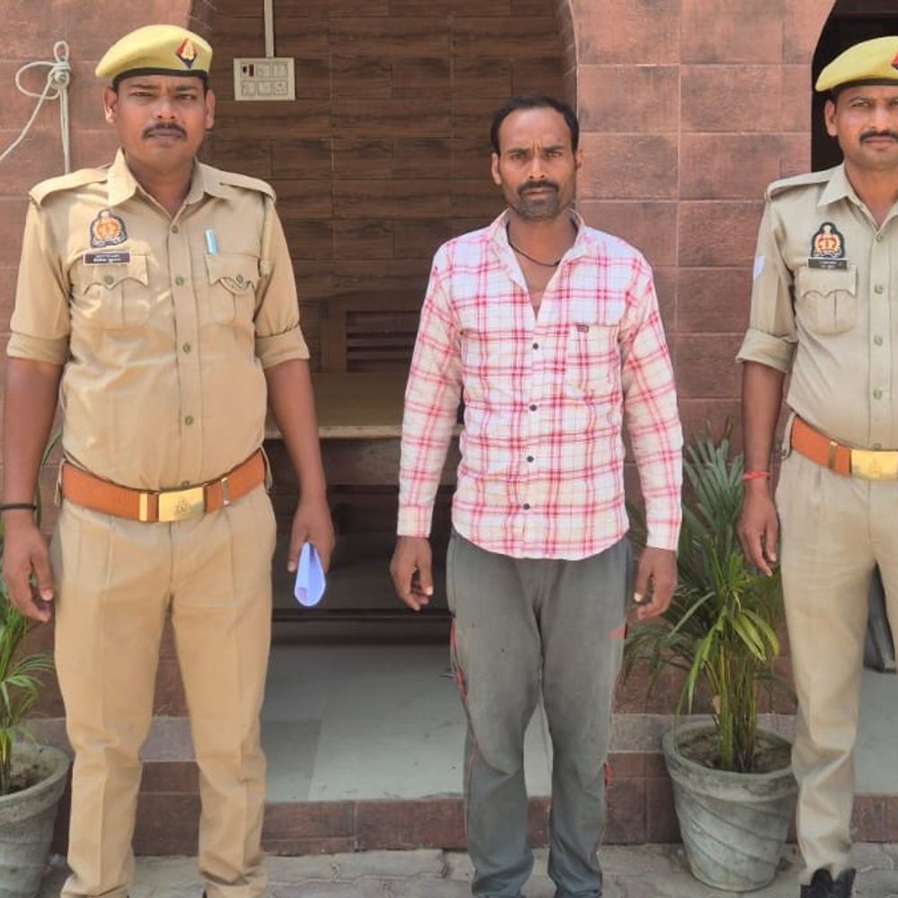 नाबालिग से दुष्कर्म का आरोपी गिरफ्तार:बलरामपुर की तुलसीपुर पुलिस ने पिपरहवा चौराहे से पकड़ा, पॉक्सो एक्ट में हुआ था मुकदमा