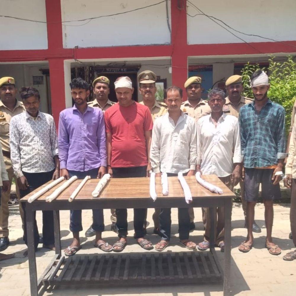 मांगलिक कार्यक्रम में मारपीट, 8 आरोपी गिरफ्तार:अमेठी में डंडे और अन्य हथियार बरामद, पांच पर पहले से दर्ज केस