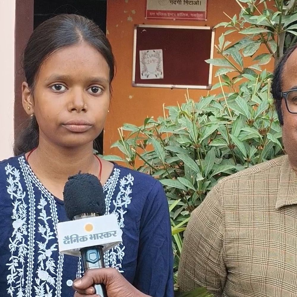 अमरोहा में बेटियों ने हाईस्कूल परीक्षा में मारी बाजी:टॉप टेन सूची में एक छात्र को छोड़कर सभी छात्राएं