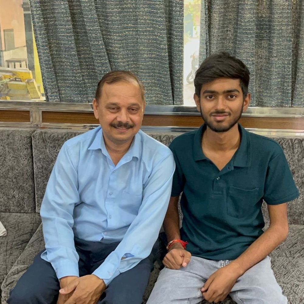 बिजनौर इंटरमीडिएट परिणाम घोषित:धामपुर के अक्षत चौहान ने 91.80% अंक प्राप्त कर किया जिला टॉप