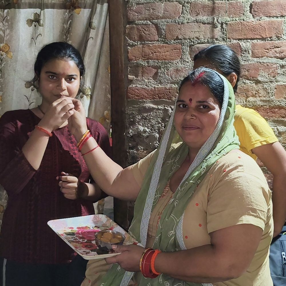 मैनपुरी में किसान की बेटी मानसी बनी जिला टॉपर:91.60% के साथ लहराई सफलता की पताका, 7 किमी दूर साइकिल से जाती थीं कोचिंग