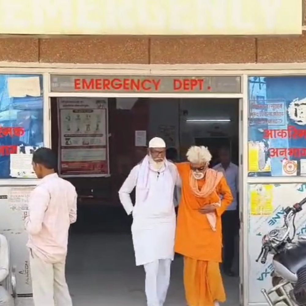 महोबा में इशहाक ने मुरलीधर की जान बचाई:10 साल पुरानी दोस्ती ने पेश की भाईचारे की मिसाल, फोन आते ही मदद को दौड़े