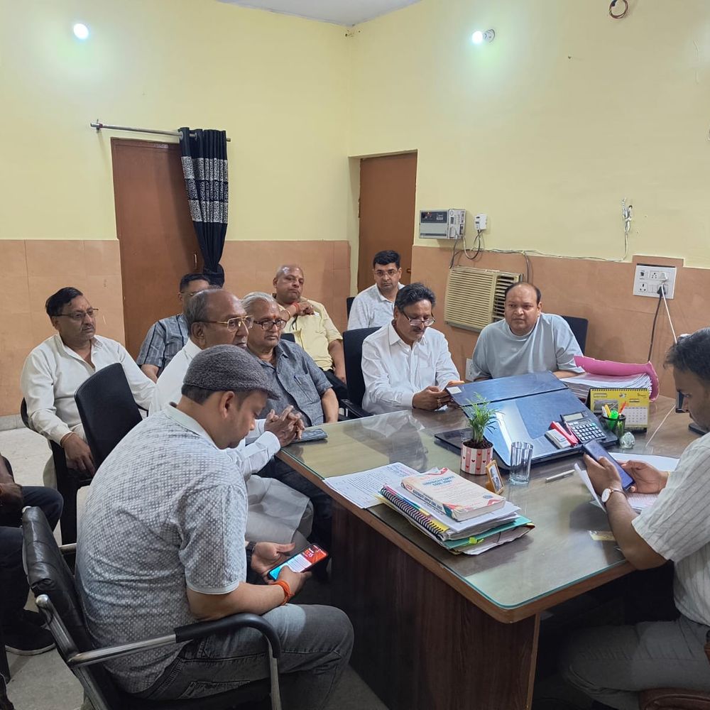 हापुड़ में प्रीपेड स्मार्ट मीटर का विरोध:व्यापारियों ने मुख्यमंत्री को ज्ञापन सौंपा, पुराने मीटर लगाने की मांग