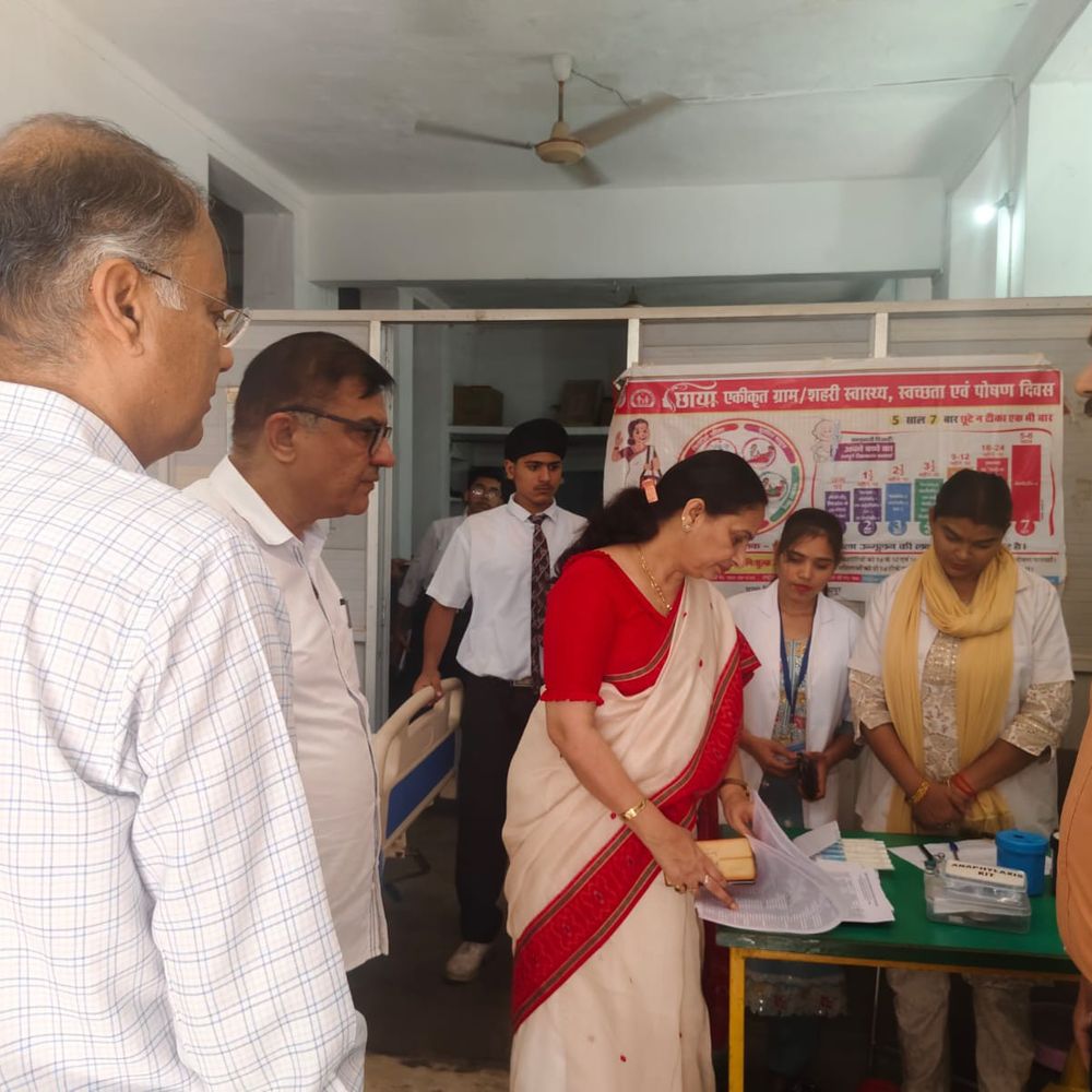 रामपुर में डिप्थीरिया पर अलर्ट: स्कूलों में टीकाकरण अभियान तेज:30 अप्रैल तक चलेगा विशेष अभियान, हजारों बच्चों को लग चुके टीके