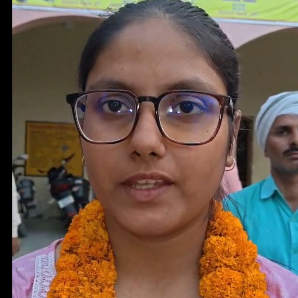 संतकबीरनगर में इंटरमीडिएट में पूनम यादव बनीं जिला टॉपर:दूसरे पर प्रवीण सिंह और तीसरे पर आर्या ने बढ़ाया मान