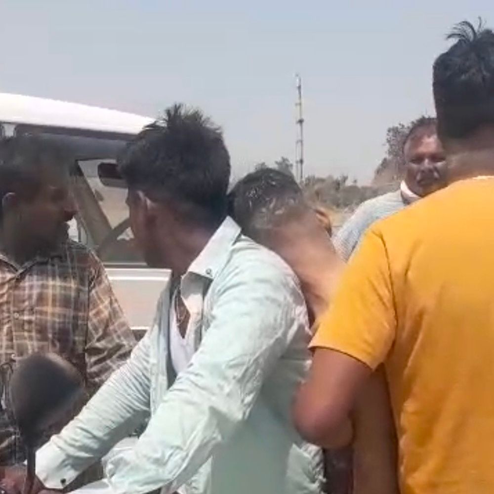 गंगा में डूब रहे युवक को बचाने गए तीन डूबे:रायबरेली में गोताखोरों ने चारों को बेहोशी की हालत में निकाला, तीन जिला अस्पताल रेफर