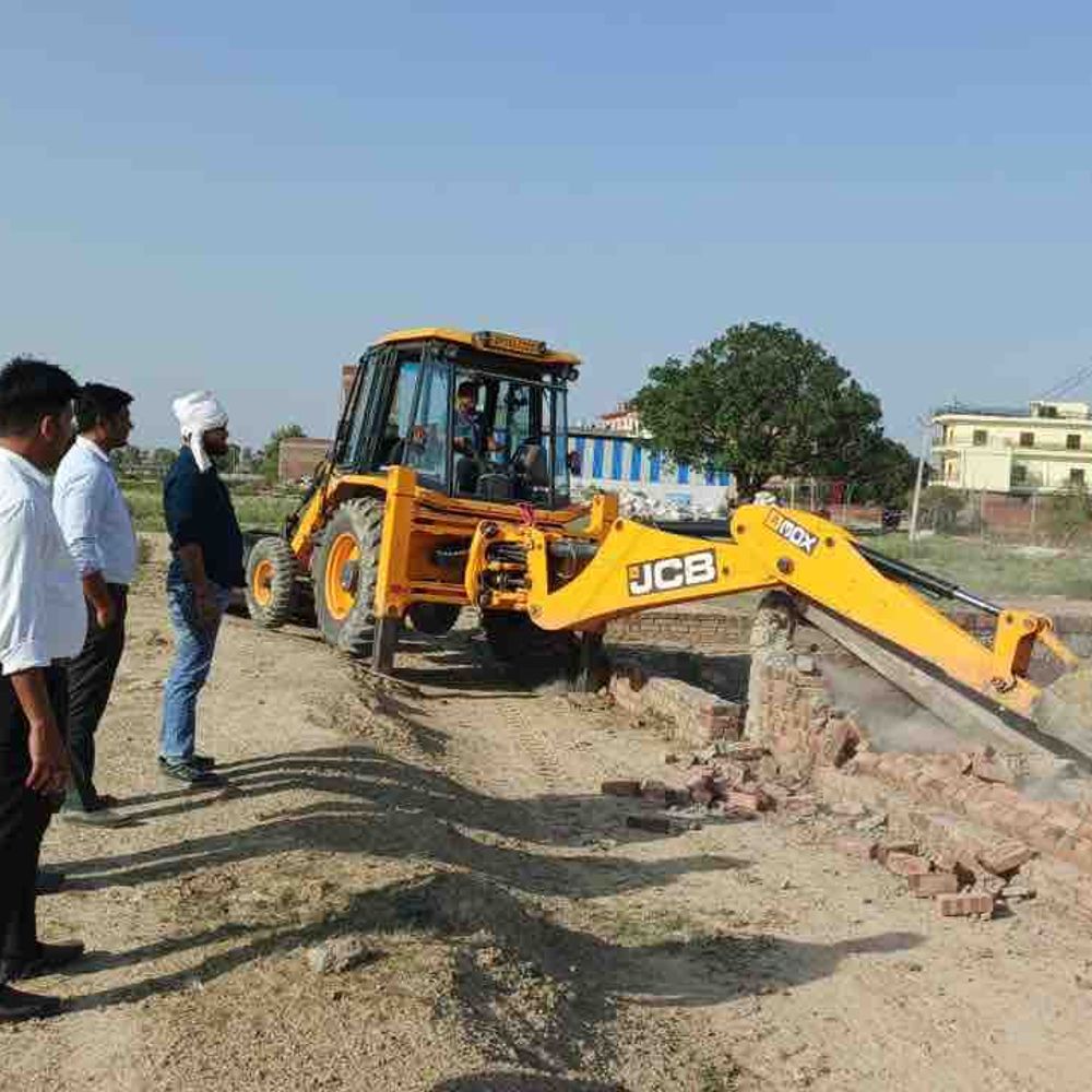 कानपुर में 30 करोड़ की चारागाह भूमि कब्जामुक्त:परसौली गांव में प्रशासन ने चलाया बुलडोजर अभियान