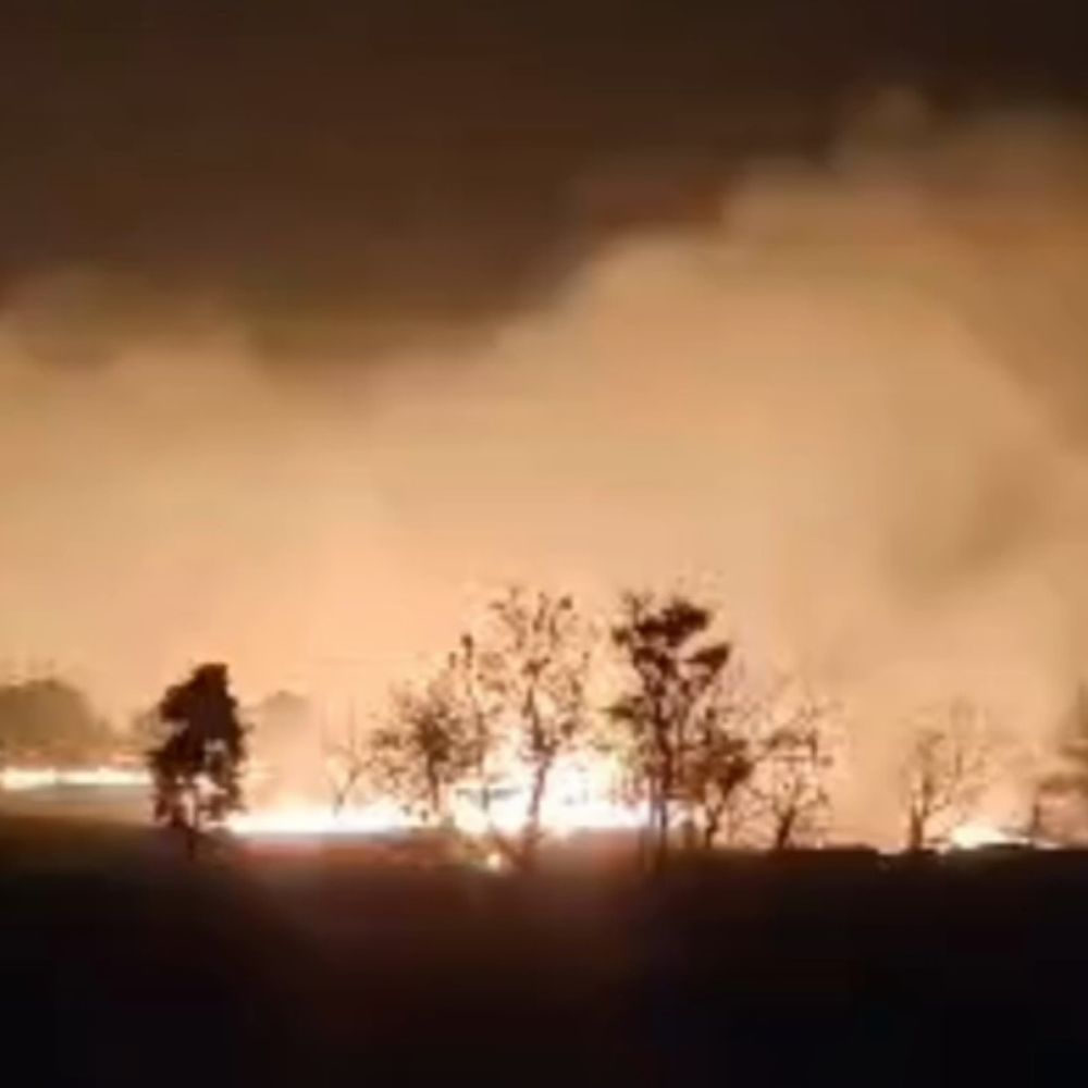 सिवनी में नरवाई जलाने से बढ़ रहा प्रदूषण:प्रशासन की चेतावनी बेअसर, ग्रामीण चिंतित; शिकायत के बावजूद कार्रवाई नहीं