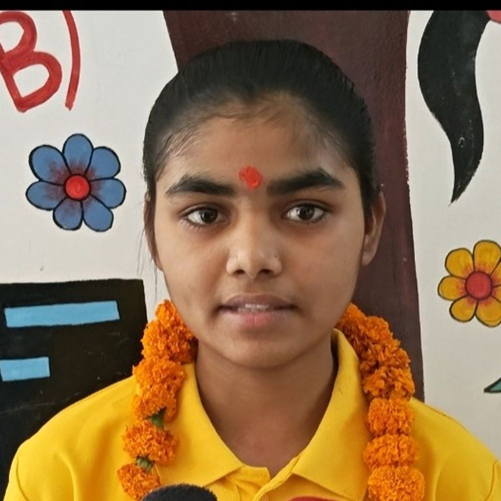 हाईस्कूल में नैन्सी कश्यप 95.83% पाकर बनीं जिला टॉपर:बांदा में दीपा ने 95.80% प्राप्त कर दूसरा स्थान हासिल किया