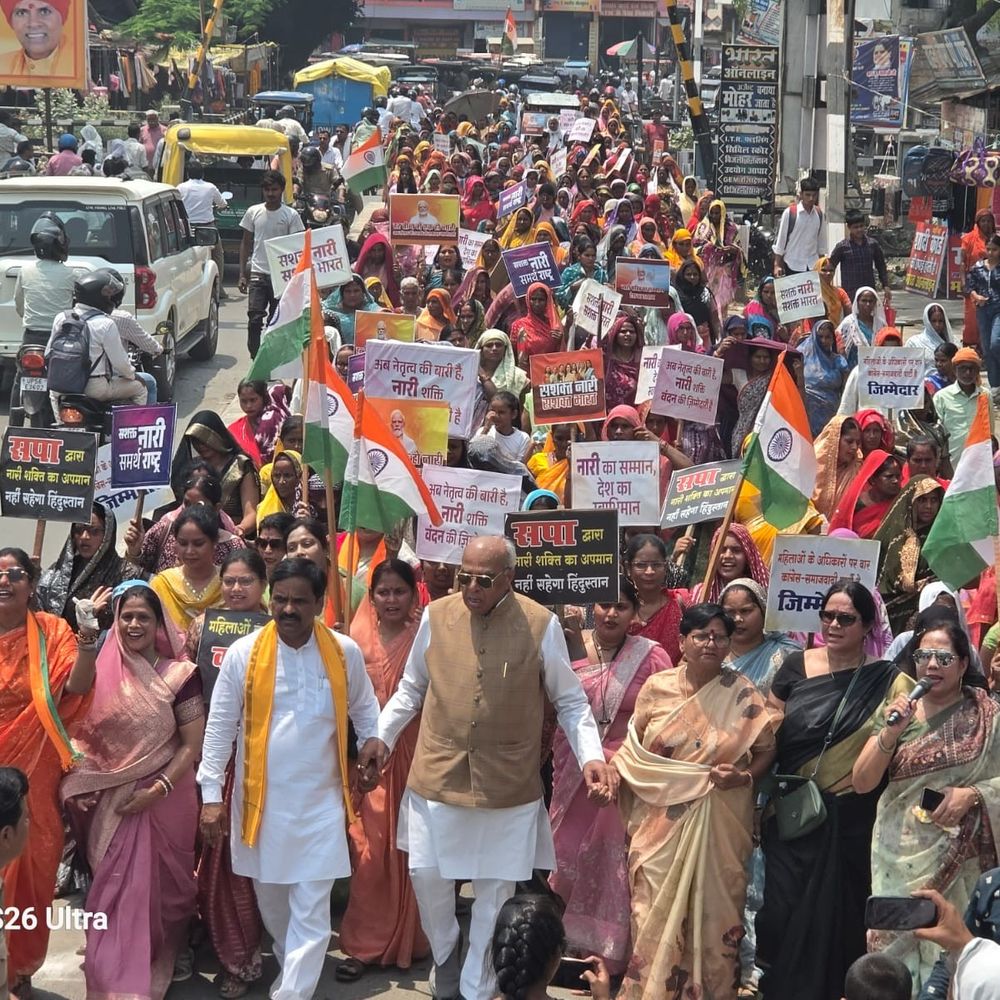 सिद्धार्थनगर में महिला आरक्षण को लेकर जनसैलाब उमड़ा:हजारों महिलाओं ने पूतना दहन कर विरोध जताया, बोली- 33% आरक्षण लागू करो