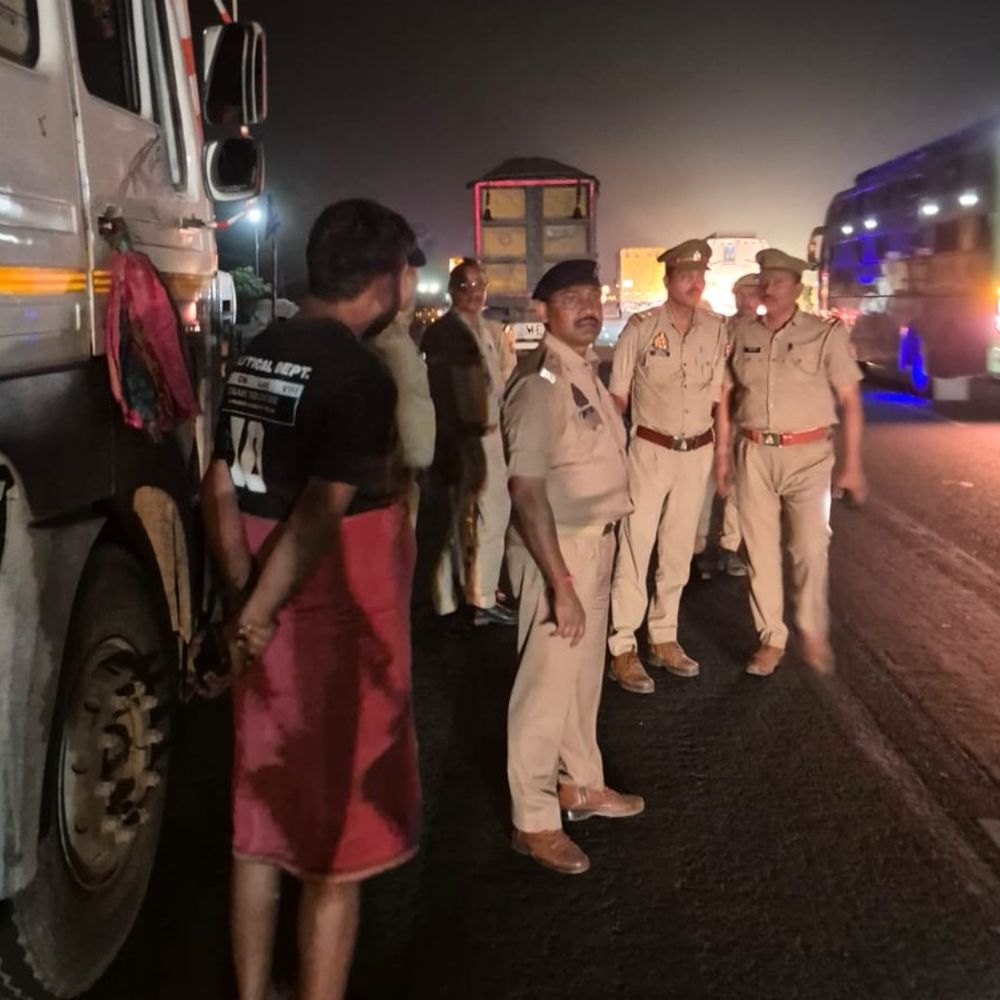 इटावा में अवैध खनन-ओवरलोडिंग पर पुलिस का शिकंजा:833 वाहनों का चालान, 60 सीज; 60 लाख से अधिक जुर्माना