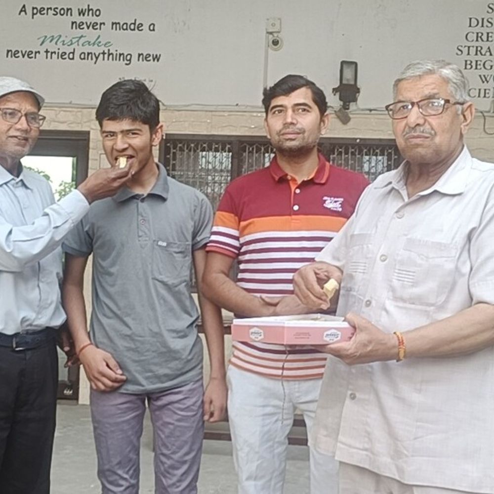 शामली में देवी उमरा कौर के छात्रों ने किया टॉप:हाईस्कूल में अश्वनी 96% और इंटर में अनंत ने 94.8% के साथ जिला टॉपर