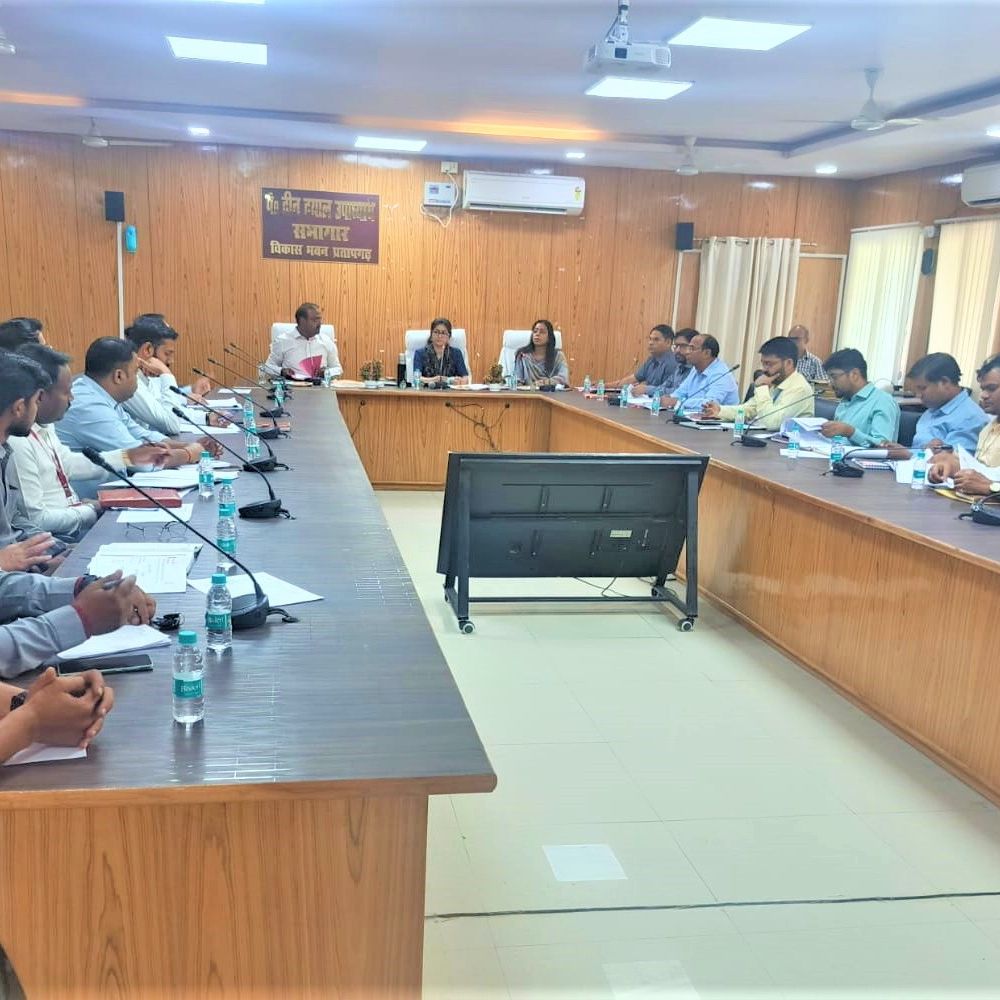 प्रतापगढ़ में किसान क्रेडिट कार्ड की प्रगति खराब:4 बैंकों को शोकॉज नोटिस जारी, सीडीओ ने समीक्षा कर की कार्रवाई