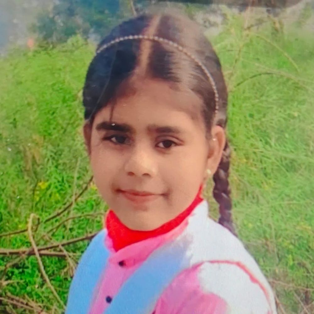 उन्नाव में 11वीं की छात्रा का शव मिला:दोपहर में घर से निकली थी, शाम को गांव के एक बंगले में मृत मिली