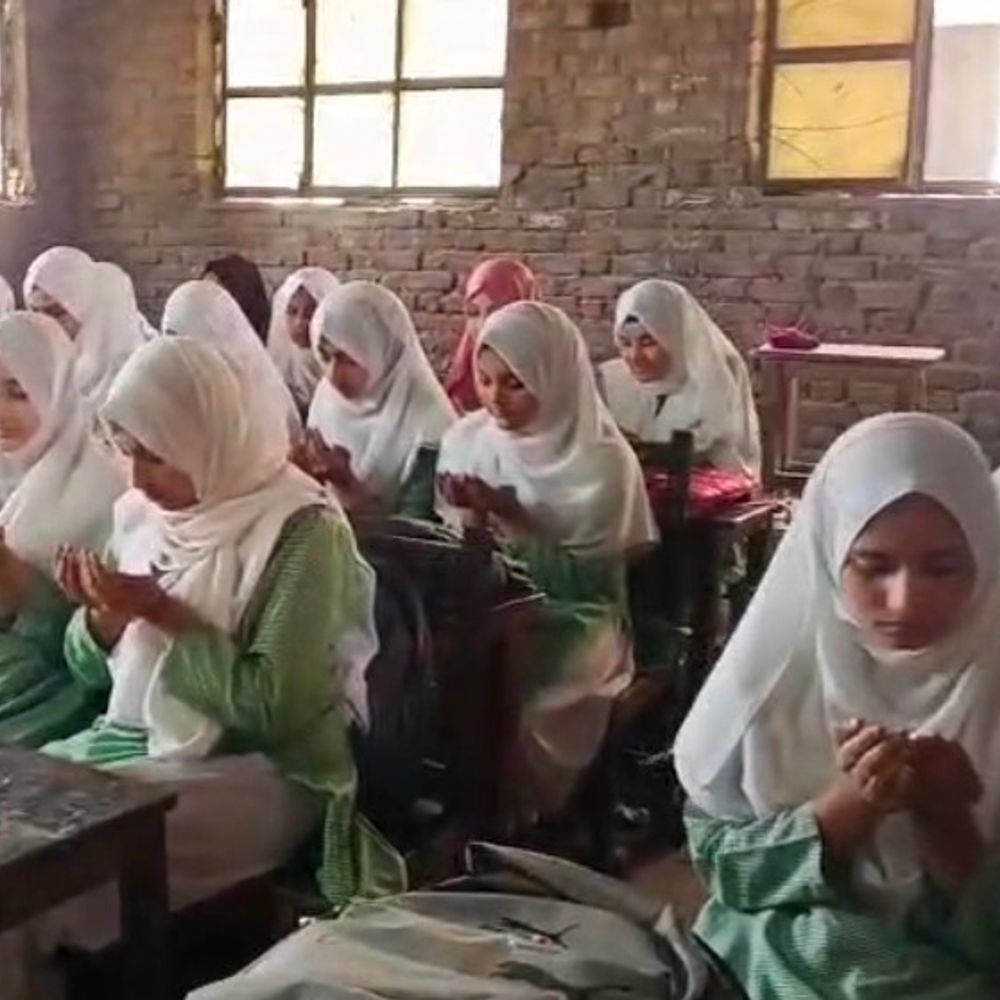 सम्भल में छात्राओं ने अच्छे परिणाम के लिए की दुआ:बोर्ड परीक्षा परिणाम से पहले फैज़ गर्ल्स इंटर कॉलेज में आयोजन