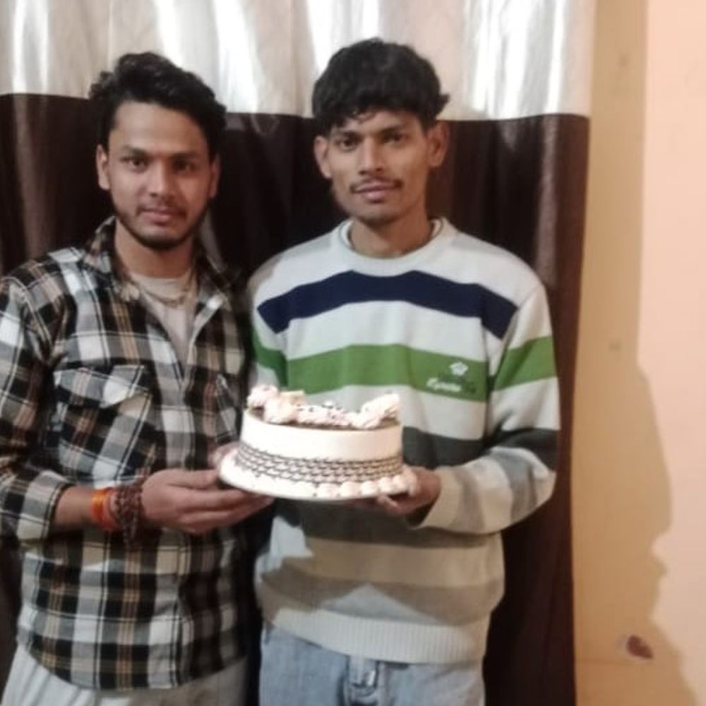 अज्ञात वाहन की टक्कर से दो युवकों की मौत:बुंदेलखंड एक्सप्रेस-वे पर हुआ भीषण हादसा, घर लौटते समय बाइक को मारी टक्कर