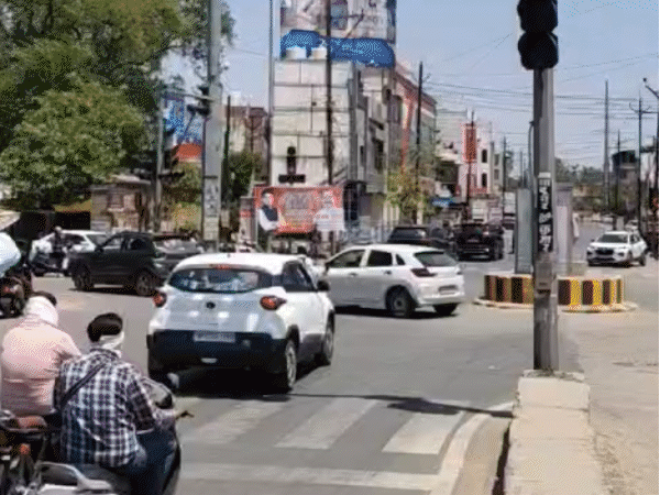 एमपी में भीषण गर्मी, अस्पतालों में रोज 150-200 मरीज:ग्वालियर में ट्रैफिक पुलिस ने 24 चौराहों पर सिग्नल ब्लिंकर मोड में किए, ग्रीन नेट भी लगाए