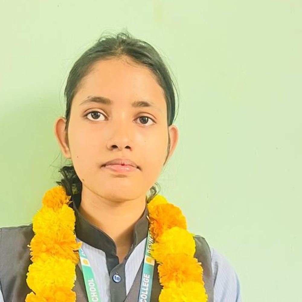 देवरिया इंटरमीडिएट रिजल्ट: टॉप-10 में 9 छात्राएं शामिल:सलोनी IAS, तूलिका फैशन डिजाइनर बनना चाहती हैं; संघर्ष से मिली सफलता