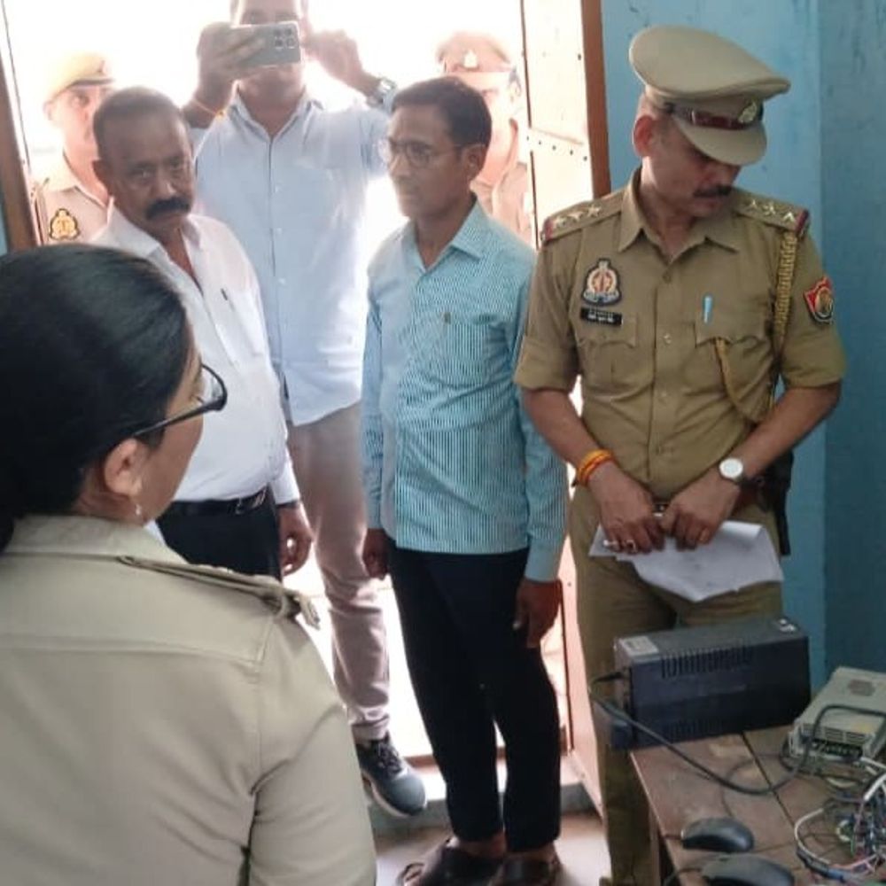 होमगार्ड्स परीक्षा के लिए डीएम-एसपी ने किया निरीक्षण:कानपुर देहात में केंद्रों पर सुरक्षा और निष्पक्षता सुनिश्चित करने के निर्देश