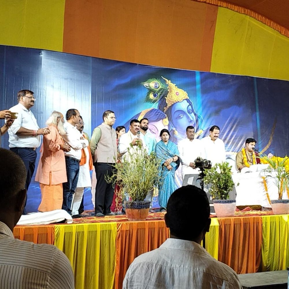 श्रीमद्भागवत कथा से प्रेत योनि से मुक्ति मिलती है:नैमिषारण्य के शिवानंद महाराज ने जौनपुर में किया शुभारंभ