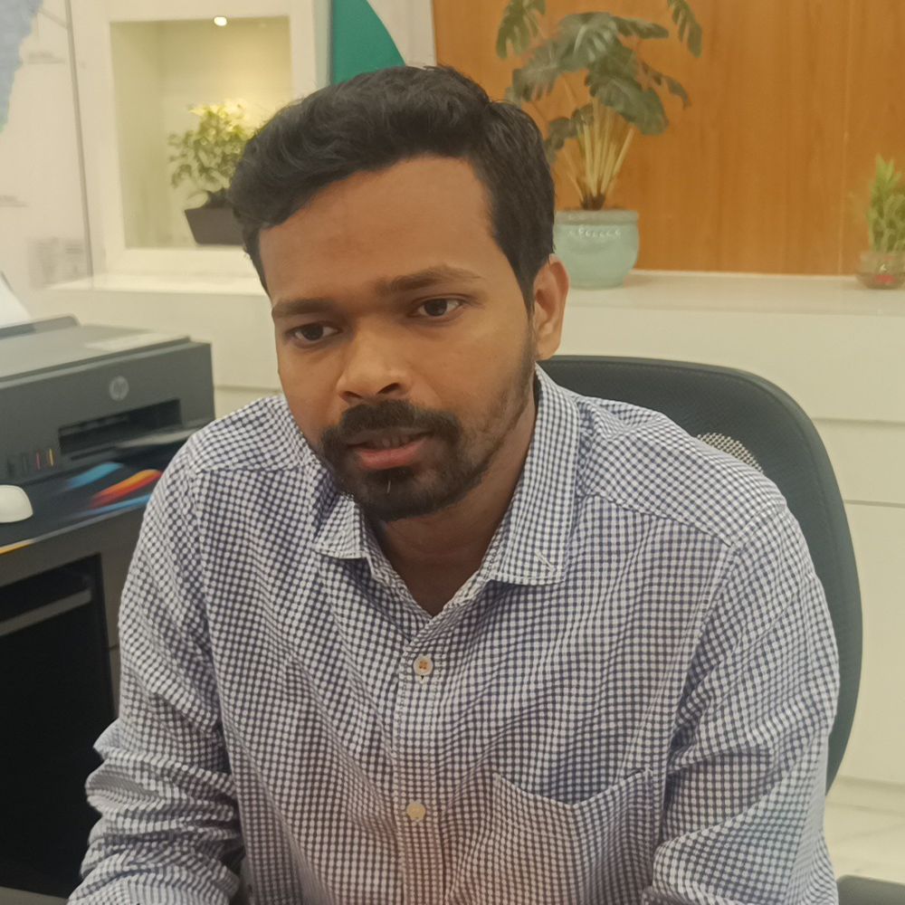 सरकारी स्कूलों में ड्यूटी के दौरान मोबाइल बैन-DM:बोले-आदेश के उल्लंघन पर विभागीय कार्रवाई, क्वालिटी एजुकेशन पर जोर