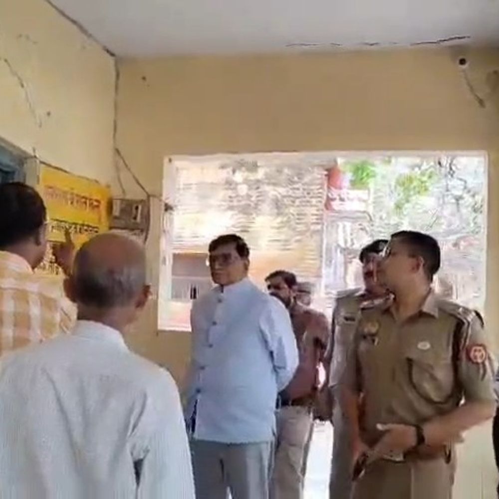 डीएम-एसपी ने होमगार्ड्स परीक्षा केंद्रों का किया निरीक्षण:पीलीभीत में तैयारियों का जायजा लिया, निष्पक्षता पर जोर दिया