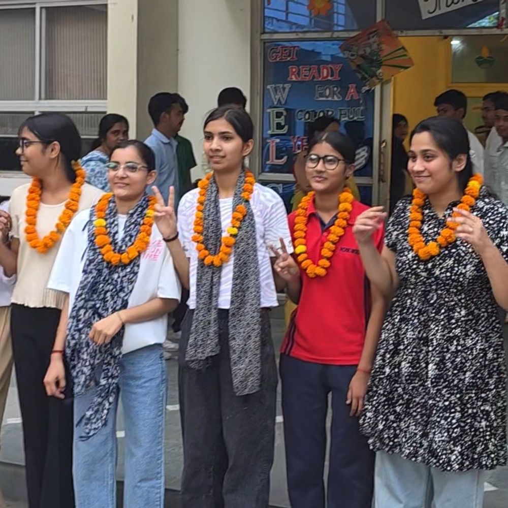 गोंडा में इंटर के 45,626 में से 38,318 छात्र पास:88.82 प्रतिशत रहा जिले का रिजल्ट, टॉप टेन में 18 बच्चों ने बनाई जगह