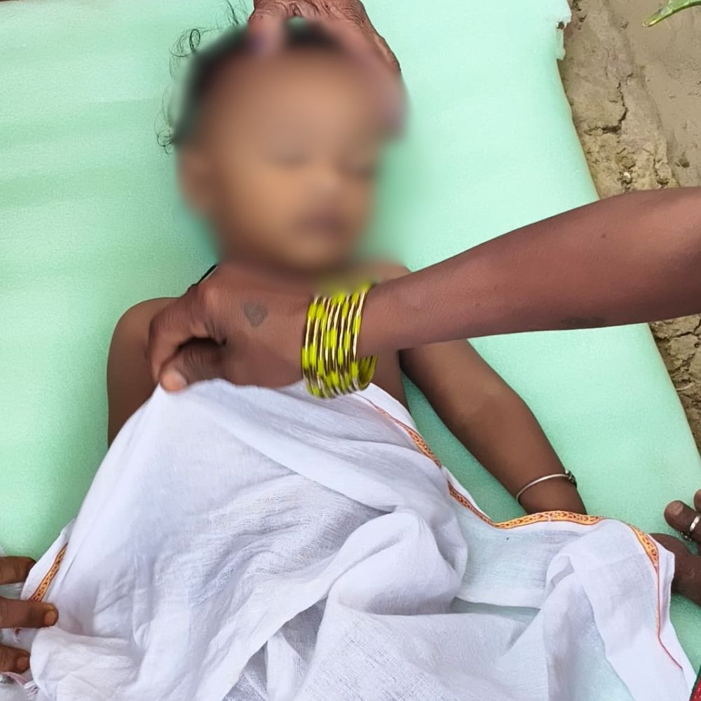 खुली नाली में डूबकर एक साल के मासूम की मौत:कुशीनगर में खेलते समय संतुलन बिगड़ने से हादसा, घर वाले फोन में व्यस्त