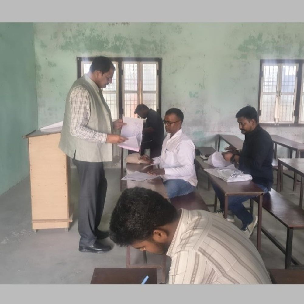 सेमेस्टर परीक्षाओं की सुचिता जांचने निकले कुलपति:परीक्षा के दौरान हर हाल में ऑन रखे सीसीटीवी, बिजली पानी की व्यवस्था दुरुस्त रखने के निर्देश