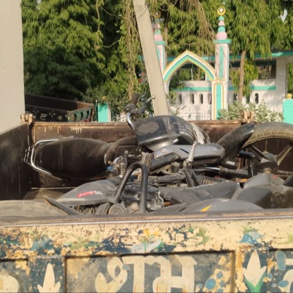 औरंगाबाद में अवैध बालू के खिलाफ एक्शन, ट्रैक्टर जब्त:  तीन मोटरसाइकिलें भी बरामद, 10 नामजद सहित 20 लोगों पर FIR – Aurangabad (Bihar) News