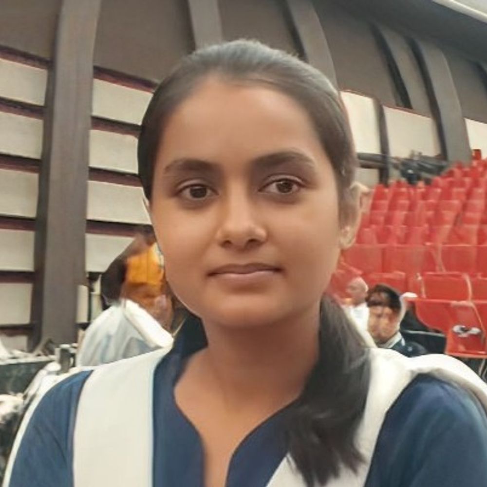 94.6 परसेंट के साथ इंटर में श्रद्धा प्रयागराज की टॉपर:कोरांव की एसपी इंटर कॉलेज, सिकरो की स्टूडेंट, माता-पिता को दिया सफलता का श्रेय