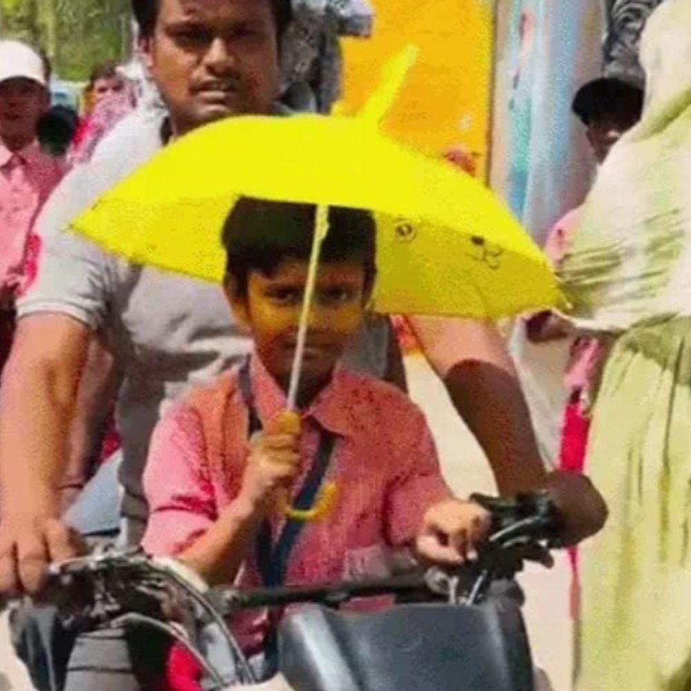 आगरा में हीट वेव से बीमार पड़ रहे बच्चे:एसएन में 60% तक बढ़ा ग्राफ, डिहाइड्रेशन और तेज बुखार कर रहा परेशान, ऑयली क्रीम न लगाने की सलाह