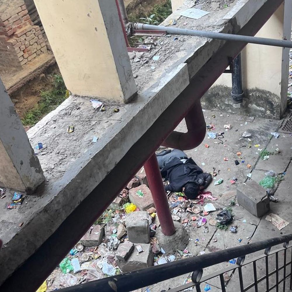 कानपुर कचहरी की तीसरी मंजिल से गिरकर वकील की मौत:गर्मी में गश खाकर गिरने की आशंका, कोतवाली पुलिस मौके पर