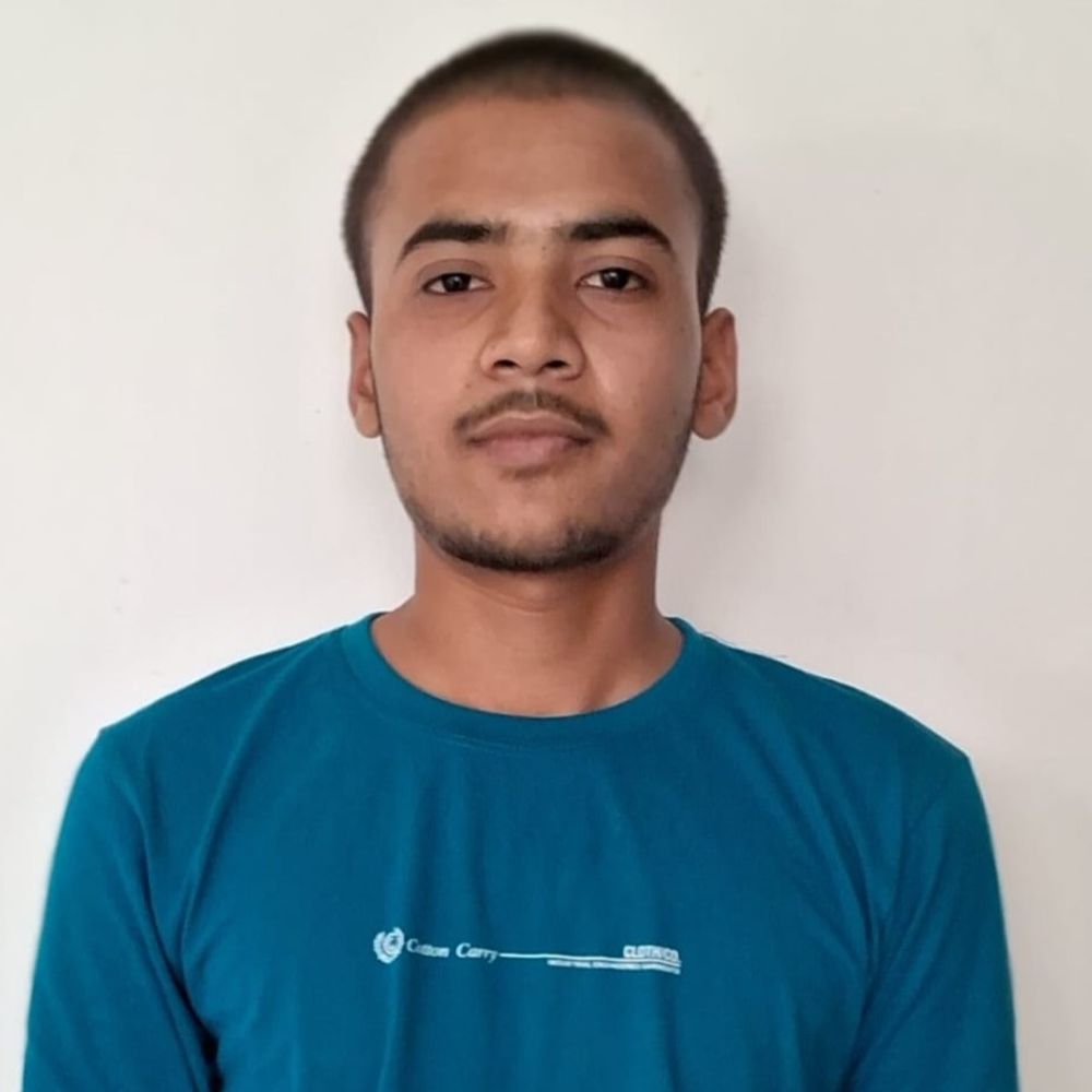 आजमगढ़ में विवेक टॉपर, प्रदेश में आठवीं रैंकिंग:जिले की टॉप 5 में तीन-तीन छात्र-छात्राएं शामिल, परिवार में जश्न का माहौल