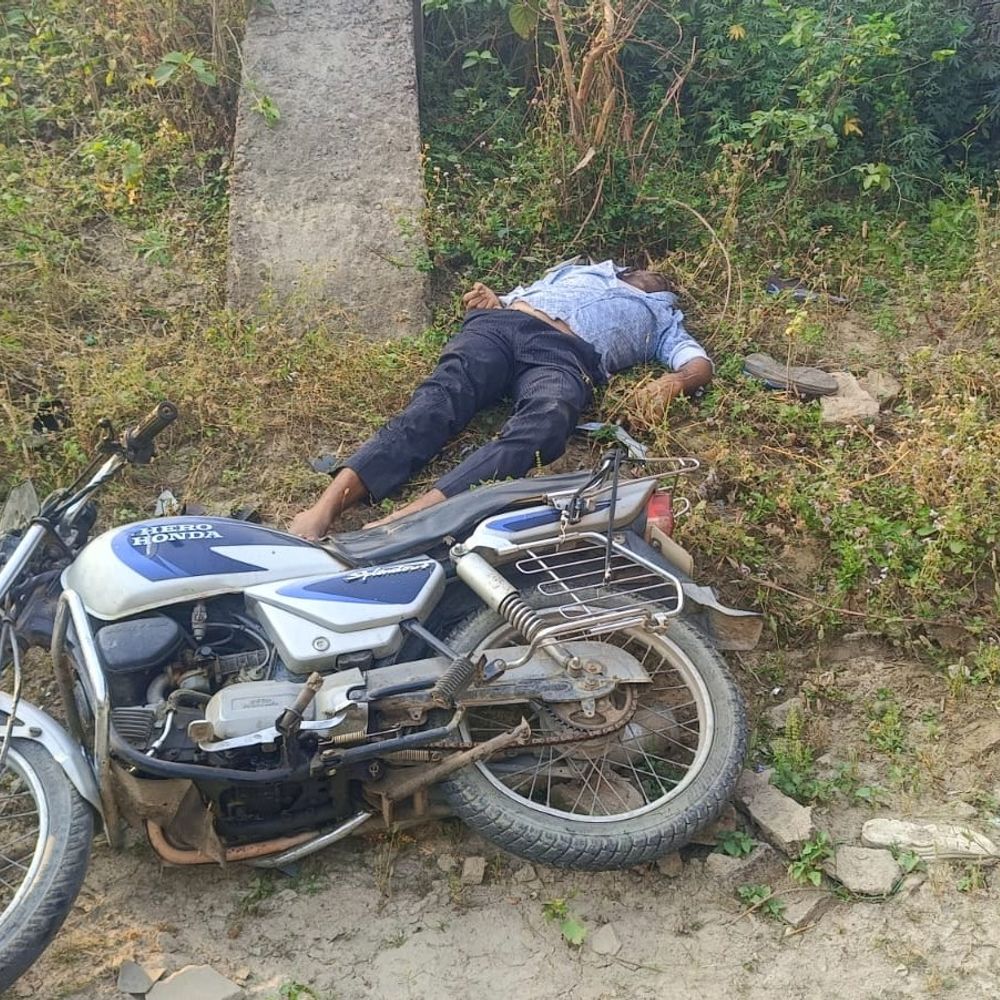 गोंडा में नहर पुलिया से गिरकर युवक की मौत:रातभर खोजते रहे परिजन, सुबह नहर के नीचे मिला शव और मोटरसाइकिल