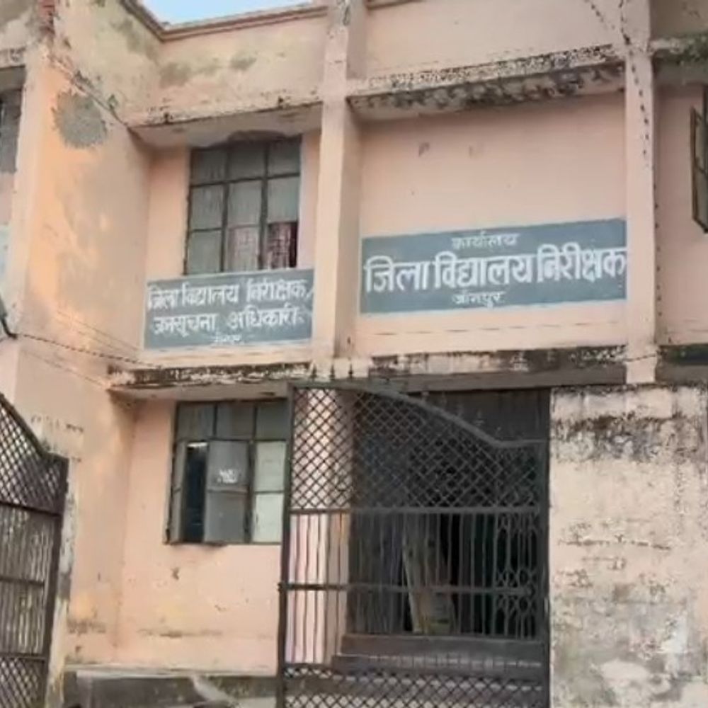 जौनपुर के माध्यमिक विद्यालयों में ऑनलाइन हाजिरी अनिवार्य:परिषद ने छात्र-छात्राओं और शिक्षकों की उपस्थिति पर सख्ती की