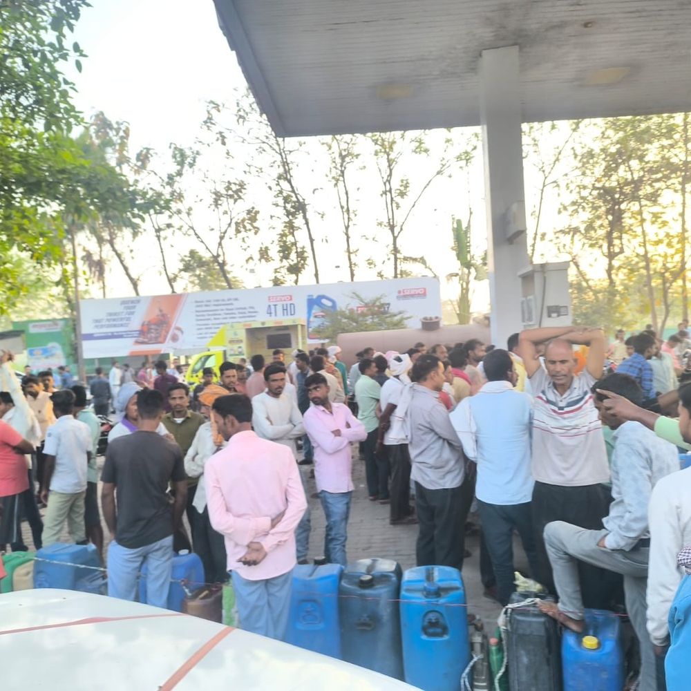 लखीमपुर में पेट्रोल-डीजल पर एडवाइजरी जारी:आवश्यक सेवाओं को प्राथमिकता, अफवाहों पर ध्यान न दें लोग