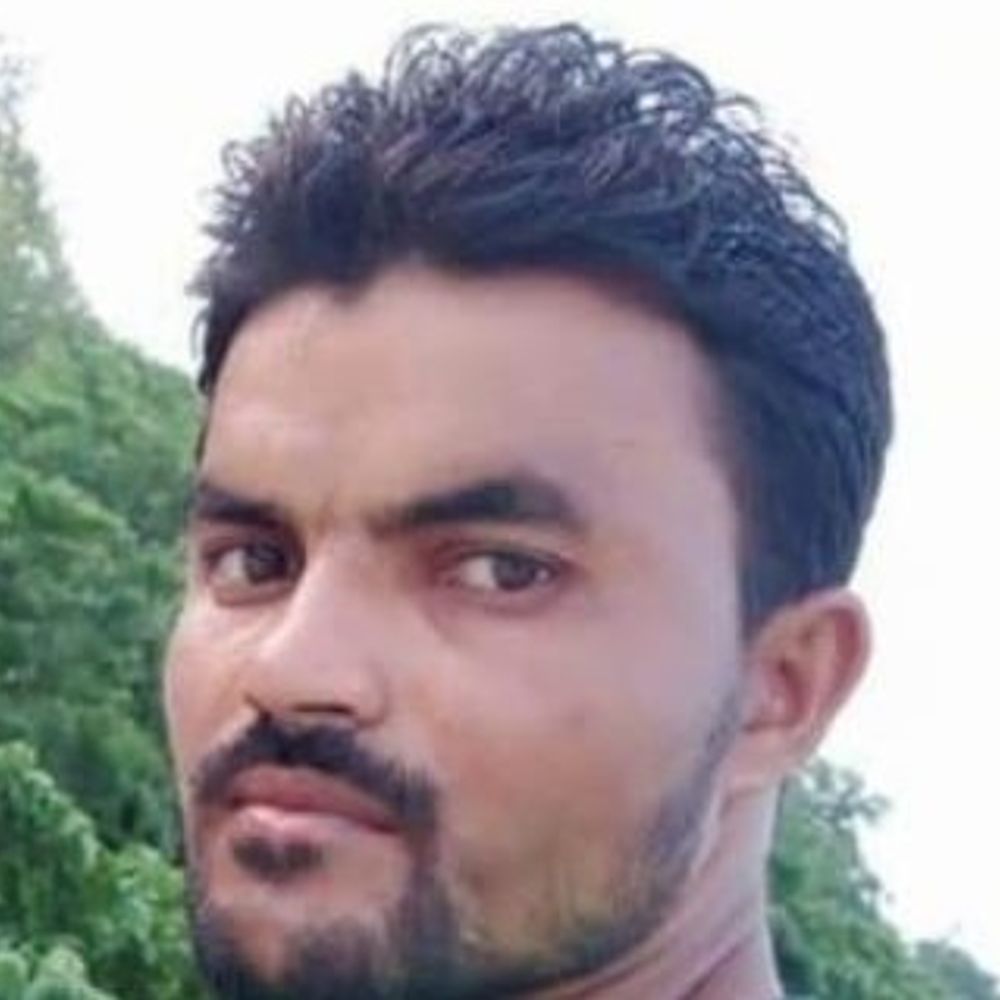 विदेश जाने की तैयारी कर रहे युवक की मौत:देवरिया में एनएच-28 पर अज्ञात वाहन ने बाइक को मारी टक्कर